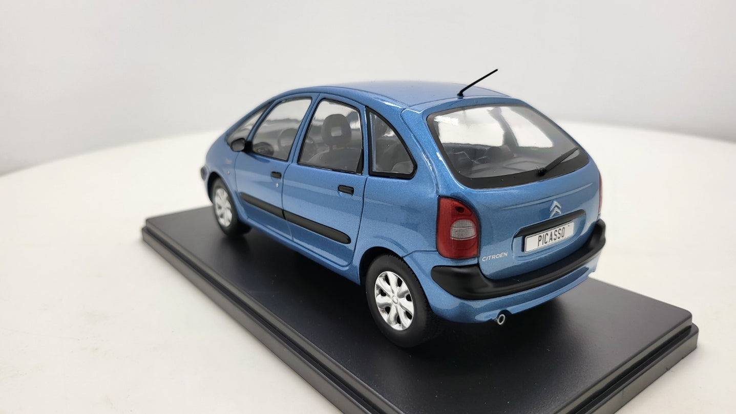 Whitebox Citroën Xsara Picasso Blauw 1999 - Schaal 1:24