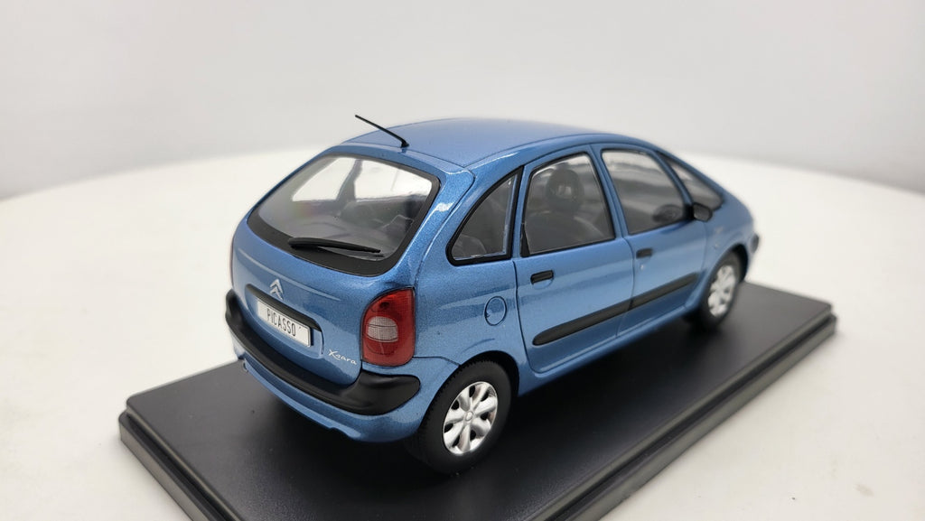 Whitebox Citroën Xsara Picasso Blauw 1999 - Schaal 1:24