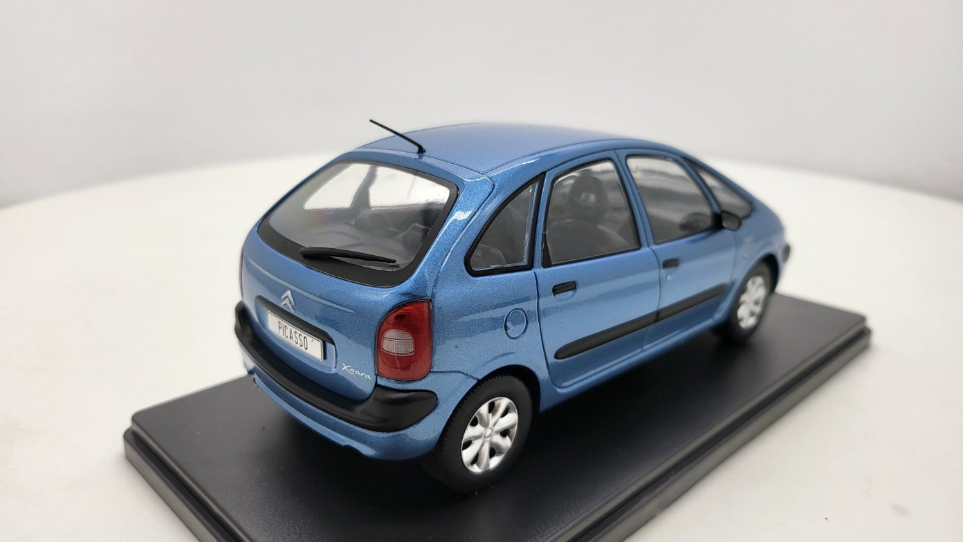 Whitebox Citroën Xsara Picasso Blauw 1999 - Schaal 1:24