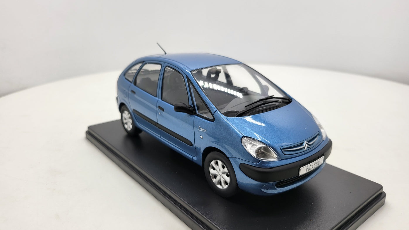 Whitebox Citroën Xsara Picasso Blauw 1999 - Schaal 1:24