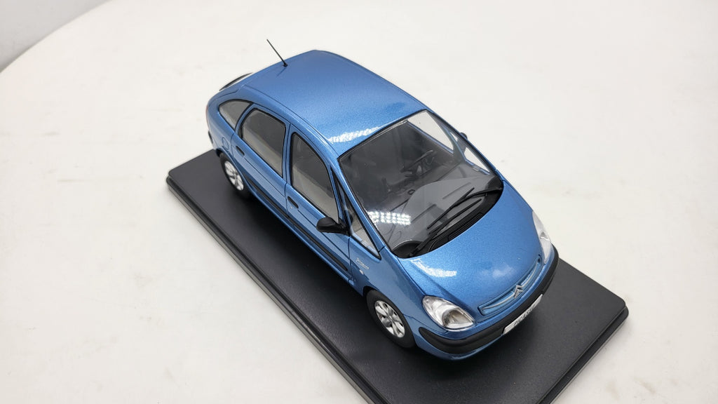 Whitebox Citroën Xsara Picasso Blauw 1999 - Schaal 1:24