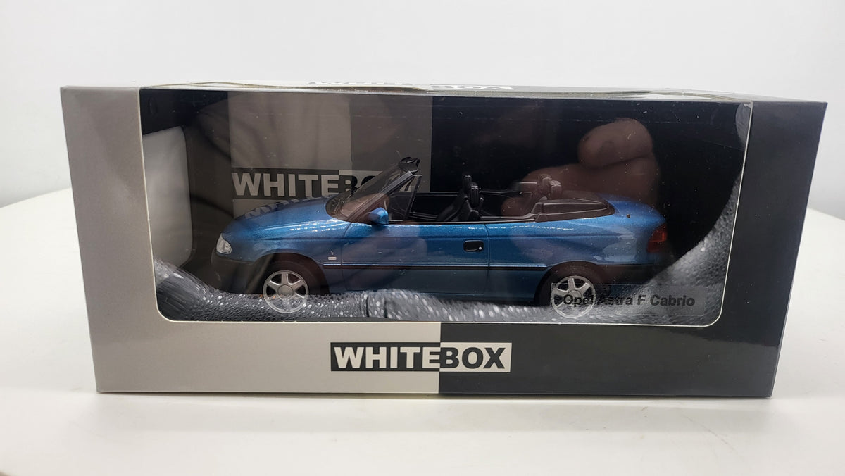 WhiteBox Opel Astra F Cabrio, blauw, 1994 - Schaal 1:24