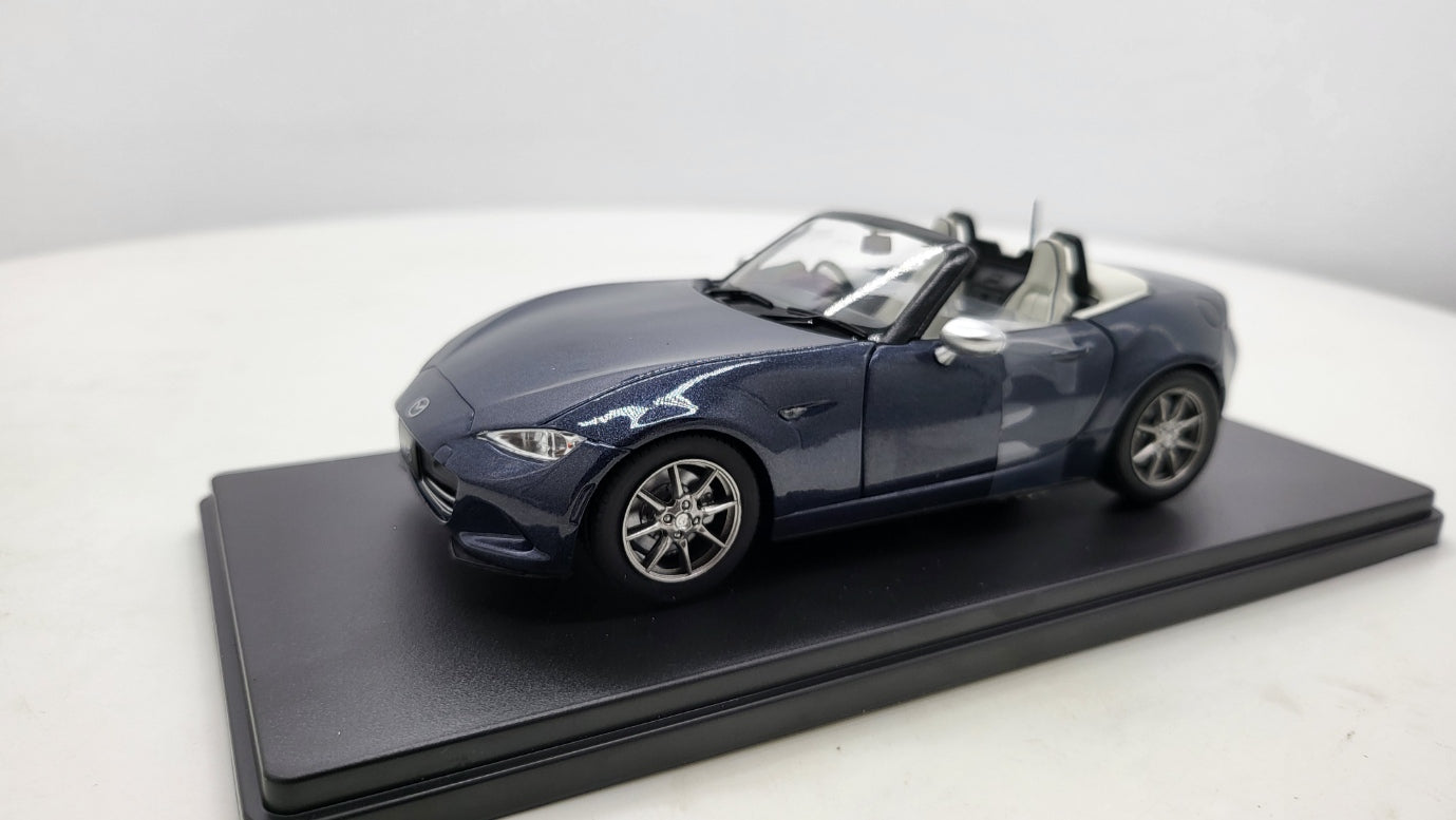 WhiteBox Mazda MX-5 Donkerblauw 2019 - Schaal 1:24