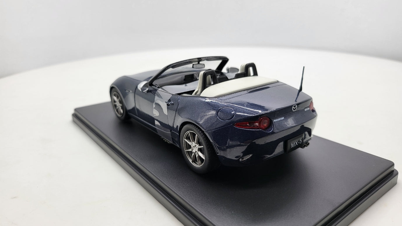 WhiteBox Mazda MX-5 Donkerblauw 2019 - Schaal 1:24