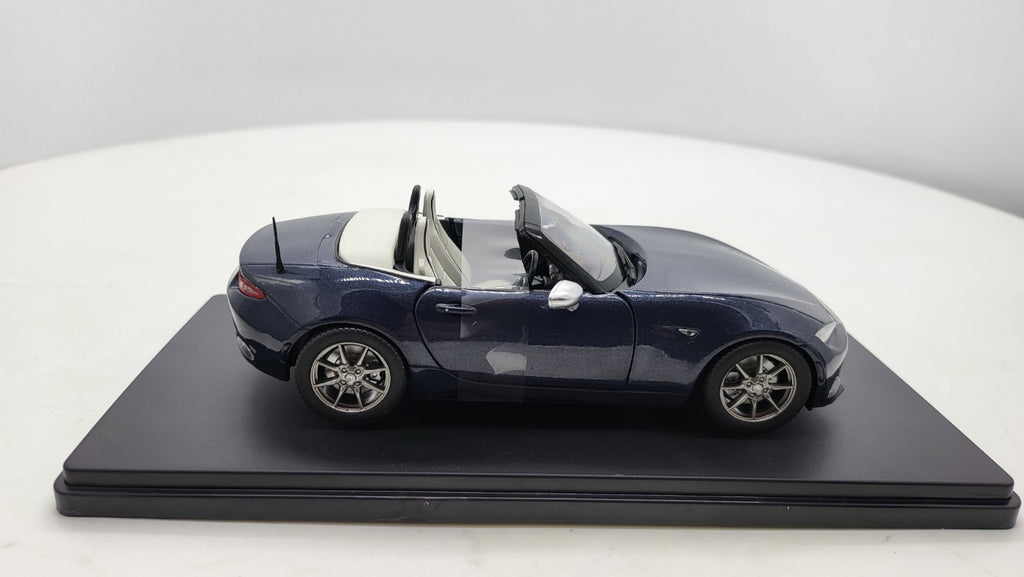 WhiteBox Mazda MX-5 Donkerblauw 2019 - Schaal 1:24