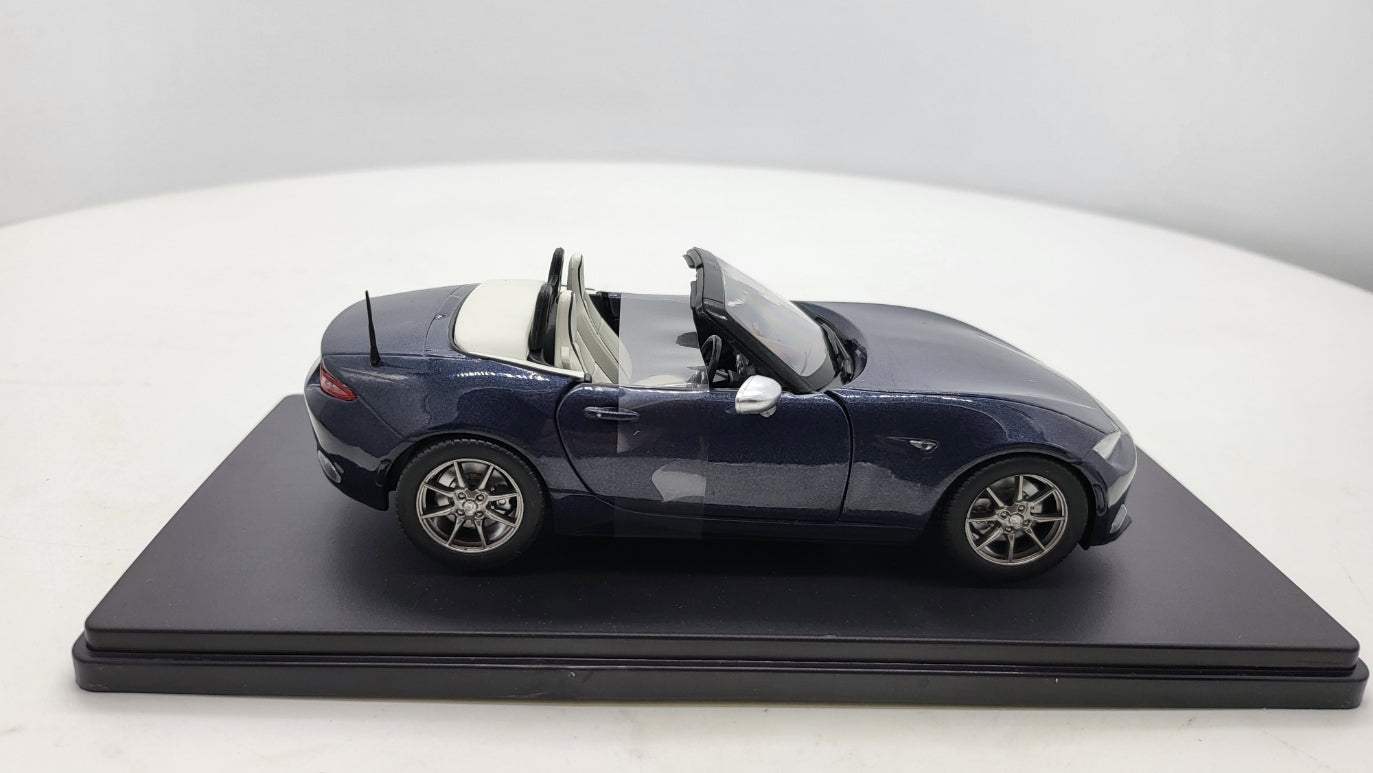 WhiteBox Mazda MX-5 Donkerblauw 2019 - Schaal 1:24
