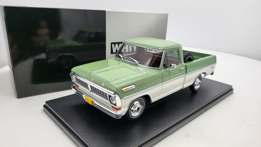 WhiteBox Ford F-100 Groen/Wit 1970 - Schaal 1:24