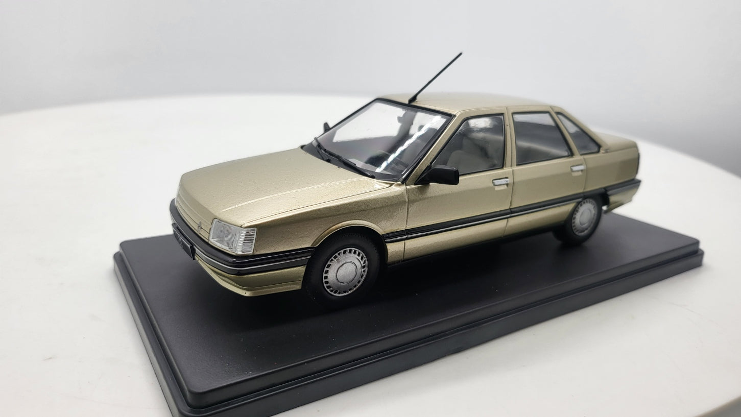 Whitebox Renault 21 Beige 1986 - Schaal 1:24