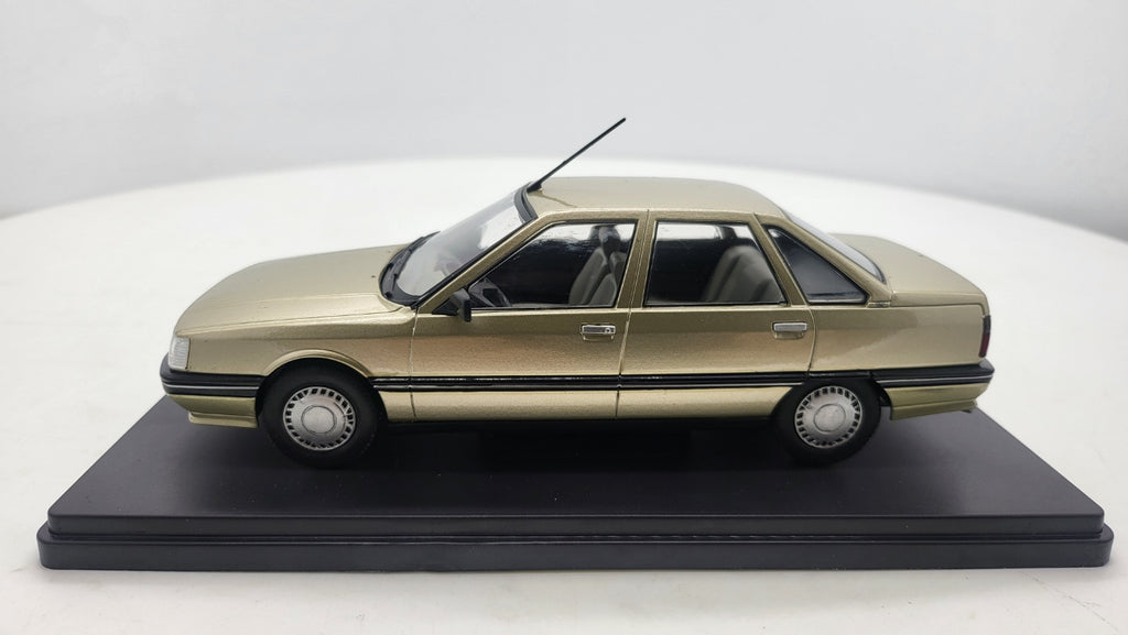 Whitebox Renault 21 Beige 1986 - Schaal 1:24