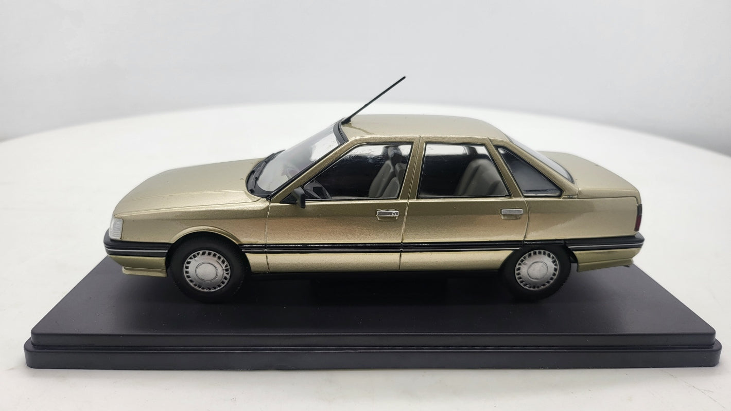 Whitebox Renault 21 Beige 1986 - Schaal 1:24