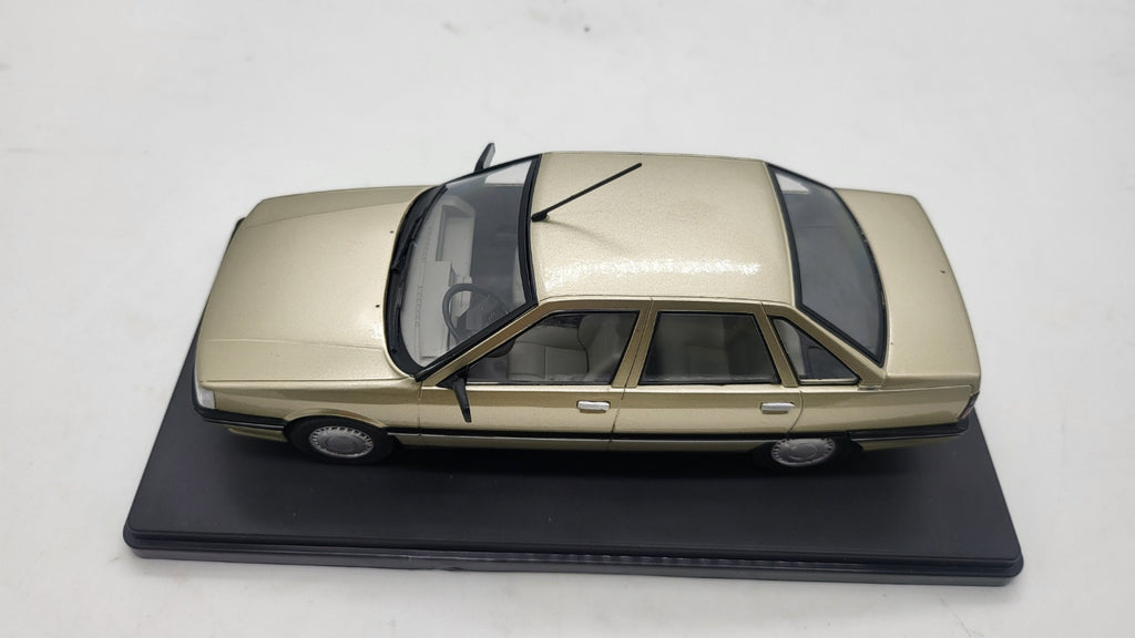 Whitebox Renault 21 Beige 1986 - Schaal 1:24