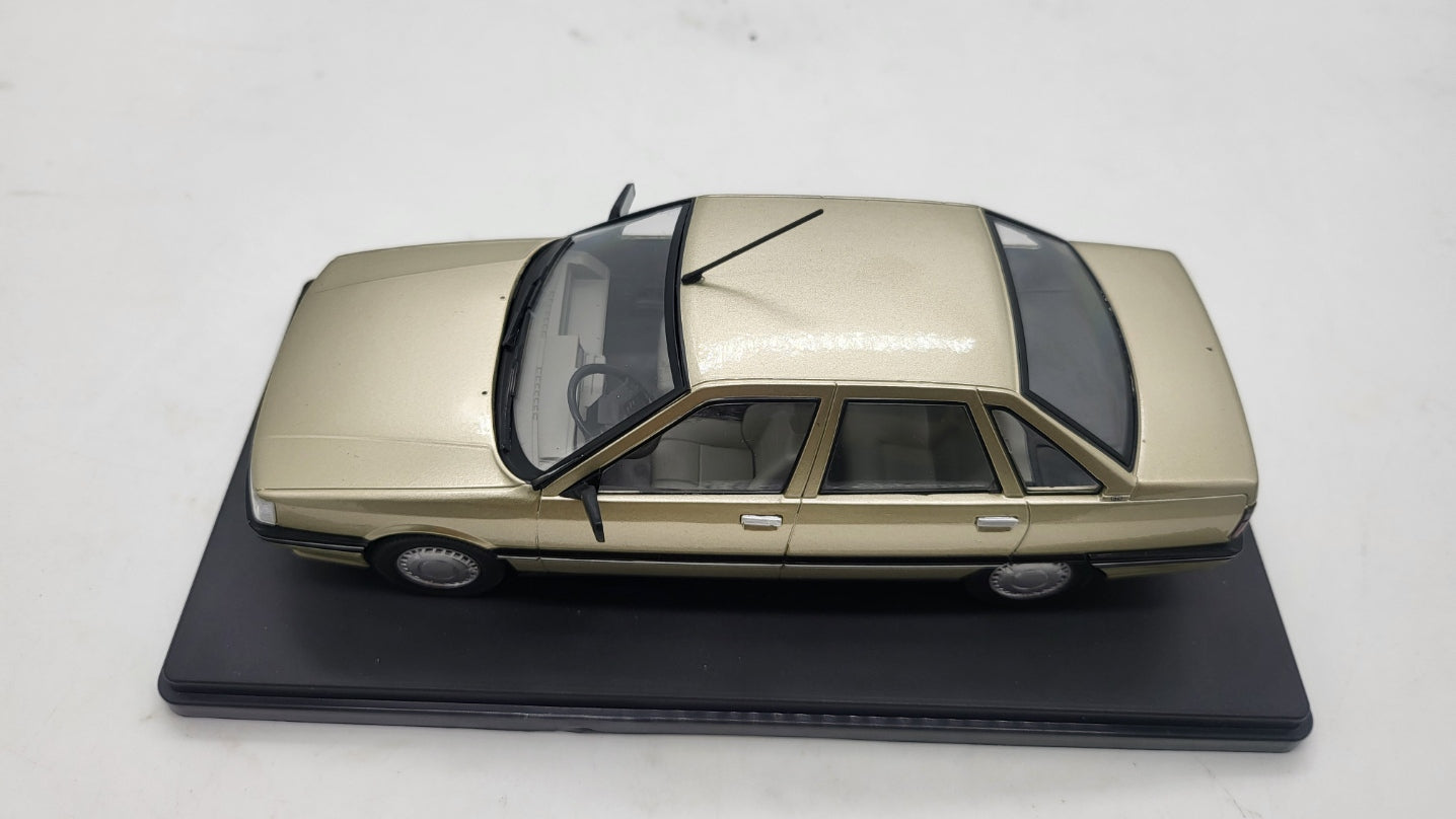Whitebox Renault 21 Beige 1986 - Schaal 1:24