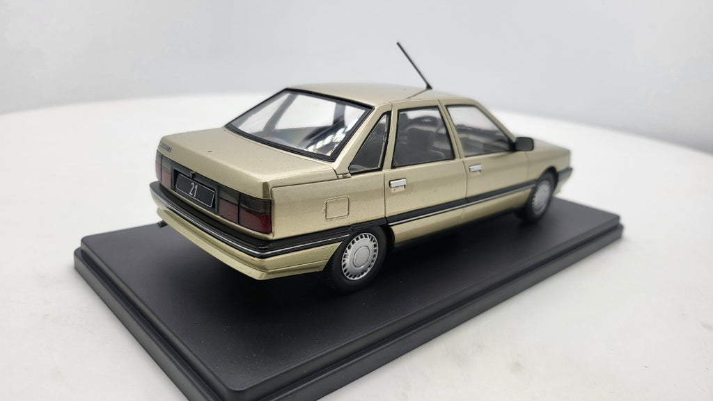 Whitebox Renault 21 Beige 1986 - Schaal 1:24