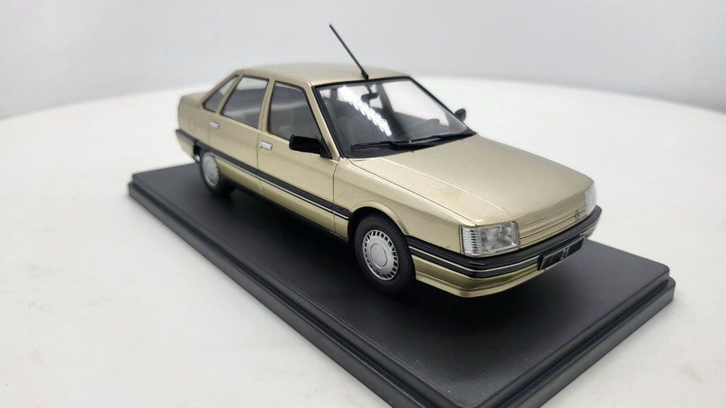 Whitebox Renault 21 Beige 1986 - Schaal 1:24