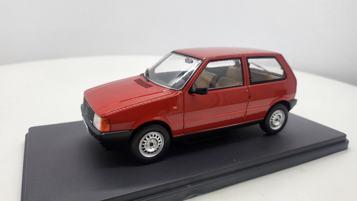 Fiat Uno Rood 1983 - WhiteBox 1:24