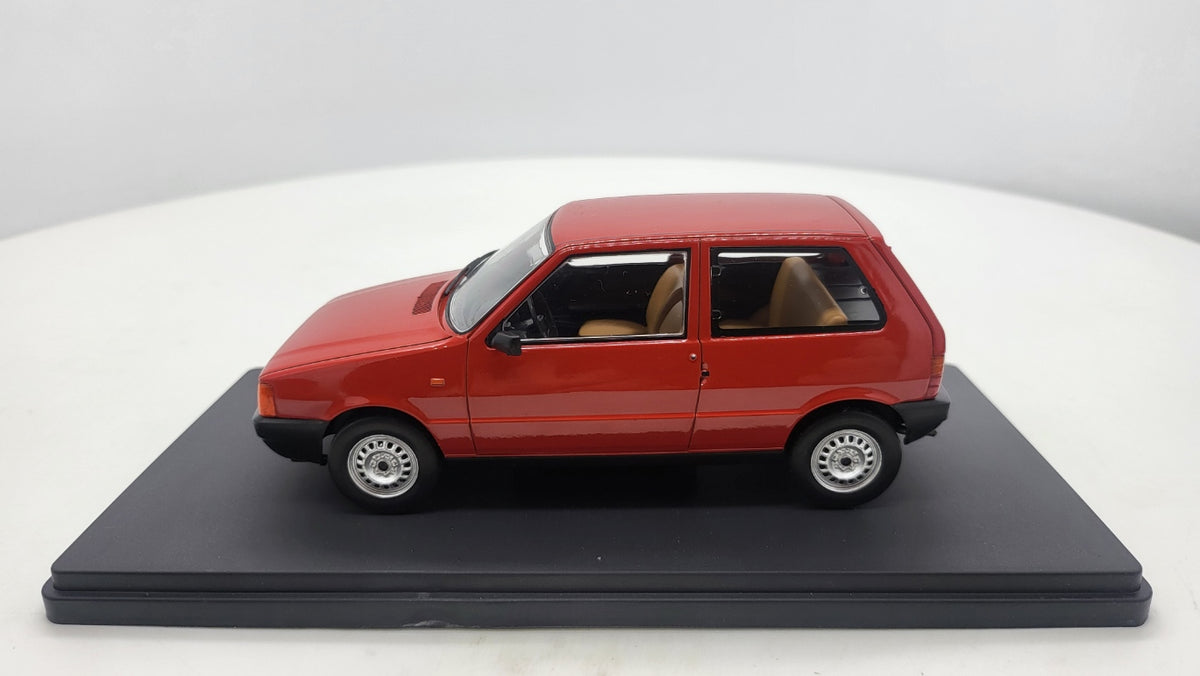 Fiat Uno Rood 1983 - WhiteBox 1:24