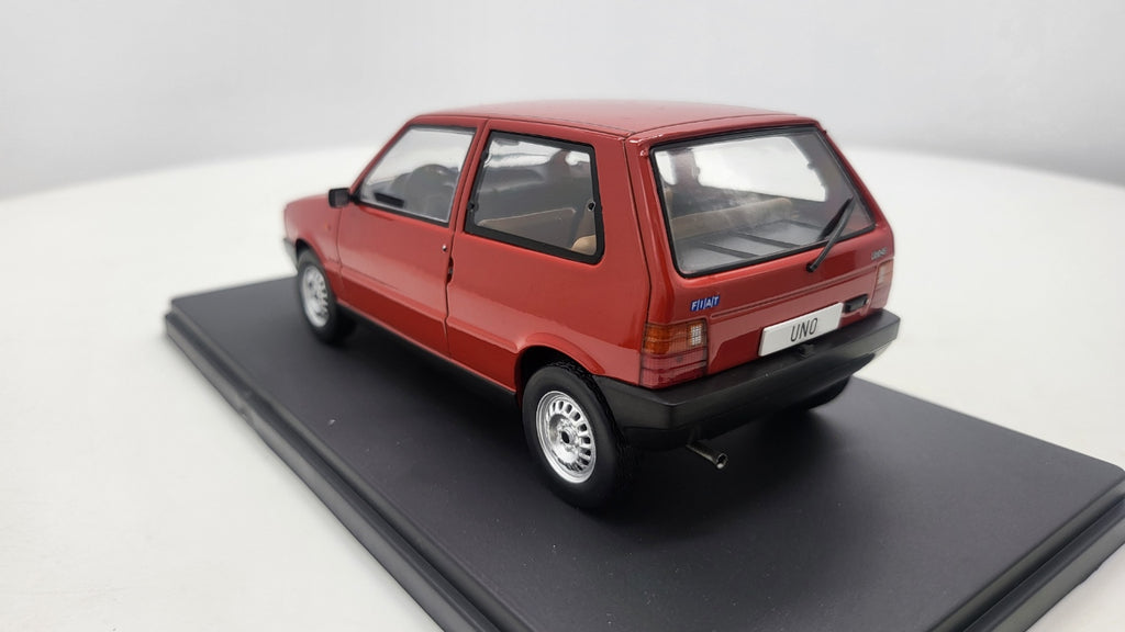 Fiat Uno Rood 1983 - WhiteBox 1:24