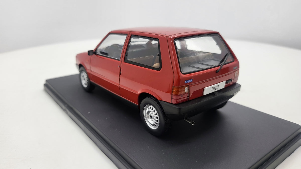 Fiat Uno Rood 1983 - WhiteBox 1:24
