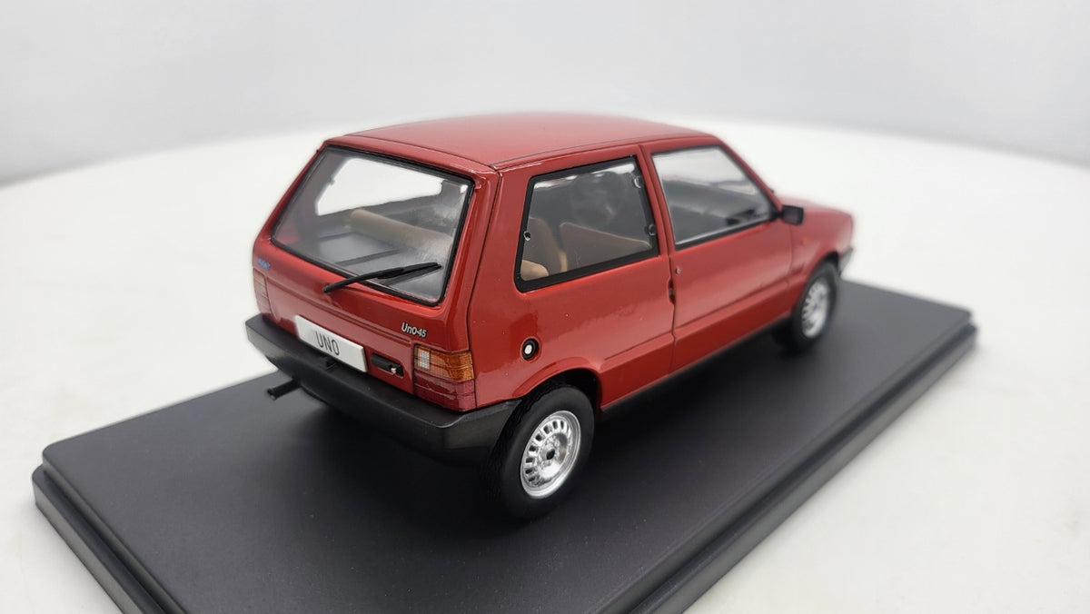 Fiat Uno Rood 1983 - WhiteBox 1:24