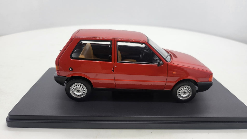 Fiat Uno Rood 1983 - WhiteBox 1:24