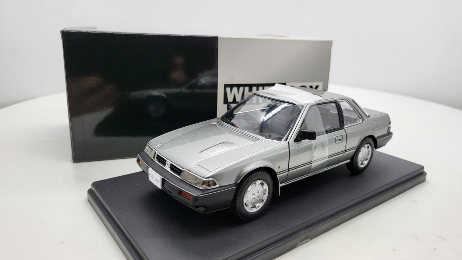 Whitebox Honda Prelude Grijs 1985 - Schaal 1:24