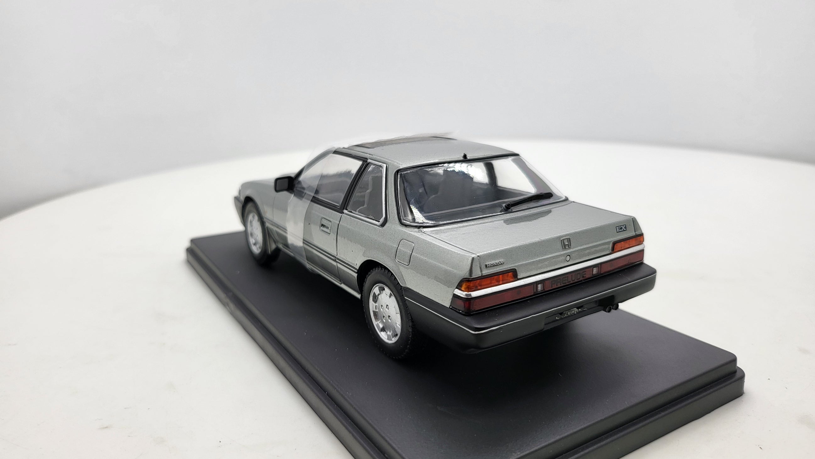 Whitebox Honda Prelude Grijs 1985 - Schaal 1:24