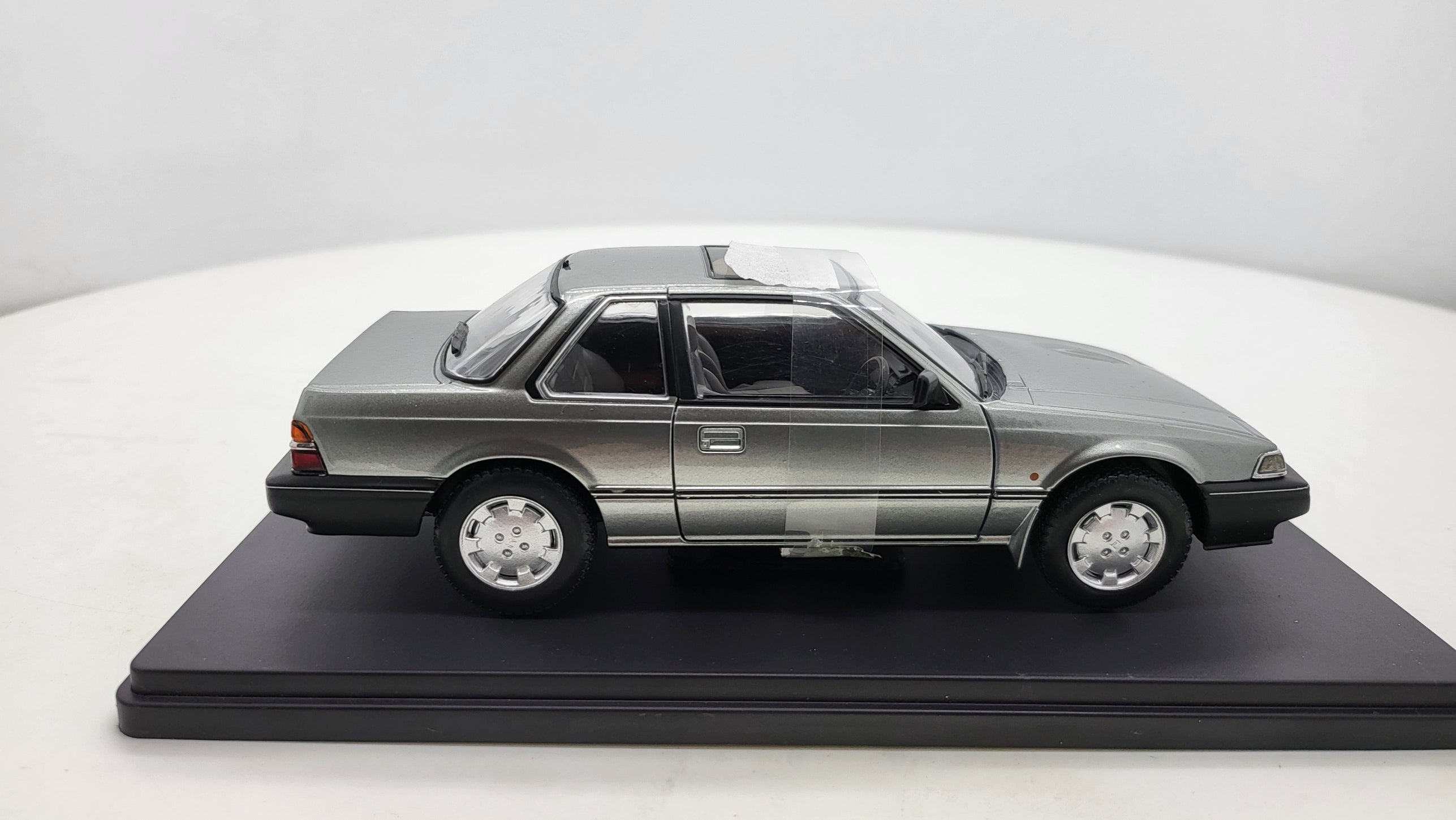 Whitebox Honda Prelude Grijs 1985 - Schaal 1:24