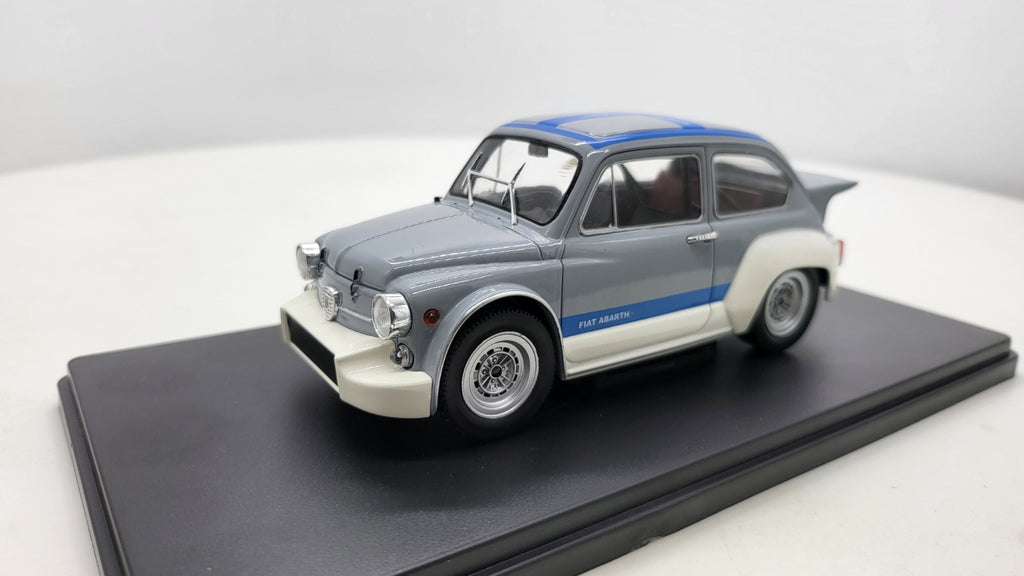 Fiat Abarth 1000 Gr.2 Grijs/Blauw 1970 - WhiteBox 1:24