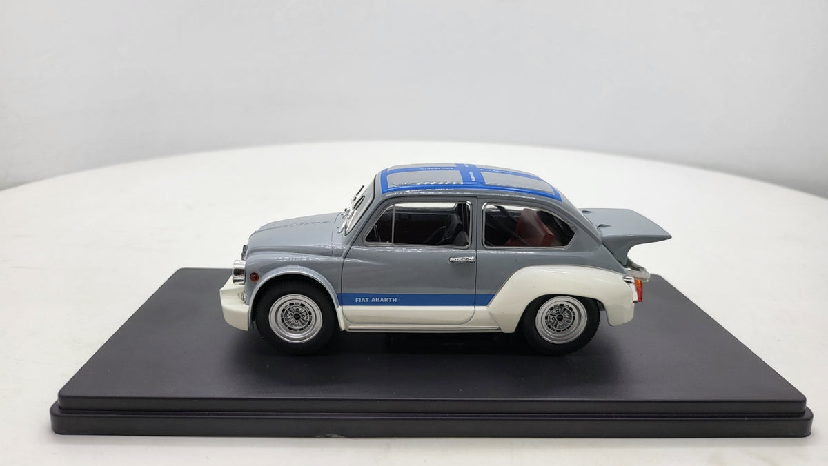 Fiat Abarth 1000 Gr.2 Grijs/Blauw 1970 - WhiteBox 1:24