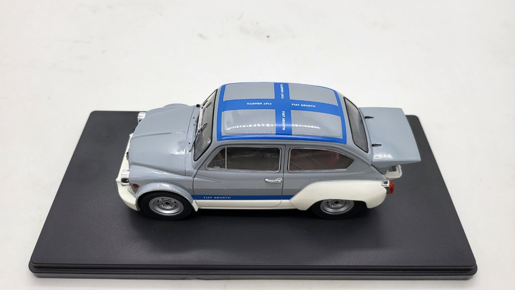Fiat Abarth 1000 Gr.2 Grijs/Blauw 1970 - WhiteBox 1:24