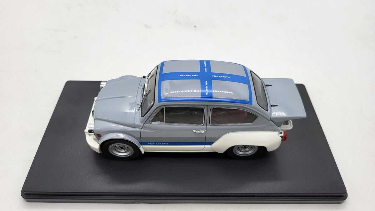 Fiat Abarth 1000 Gr.2 Grijs/Blauw 1970 - WhiteBox 1:24