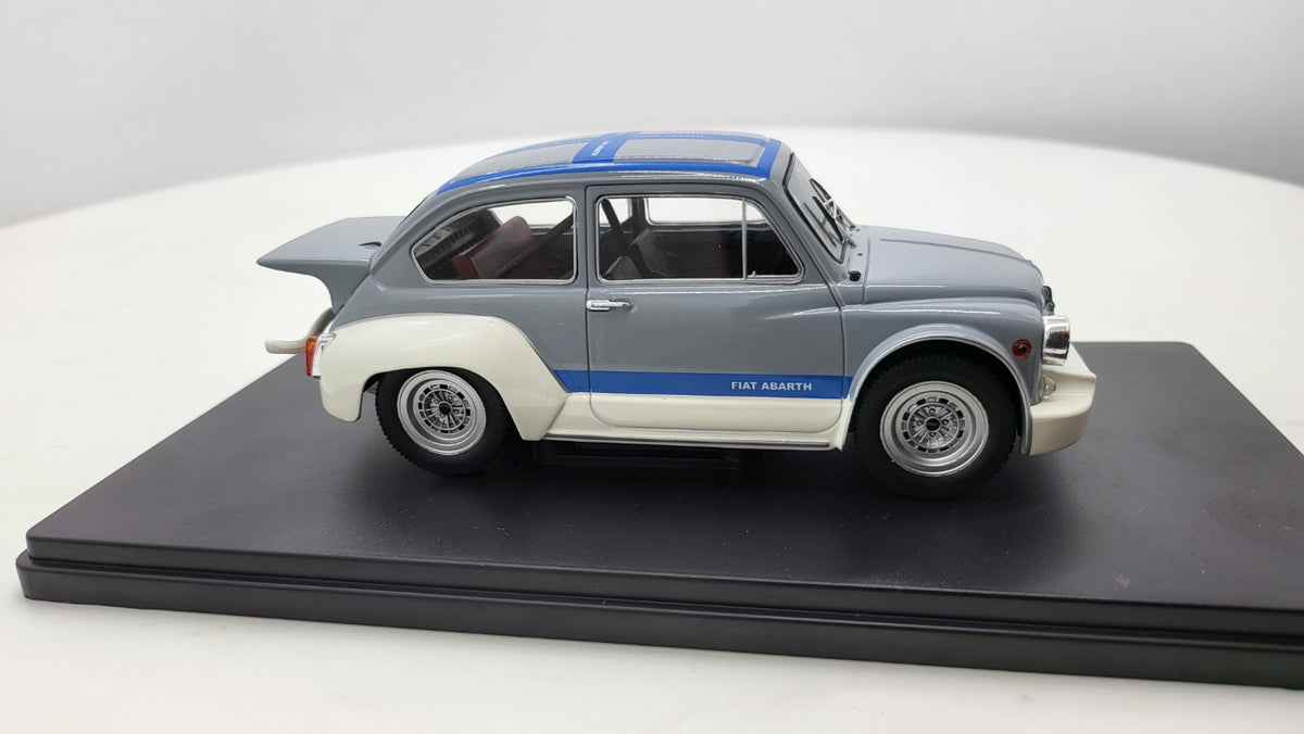Fiat Abarth 1000 Gr.2 Grijs/Blauw 1970 - WhiteBox 1:24
