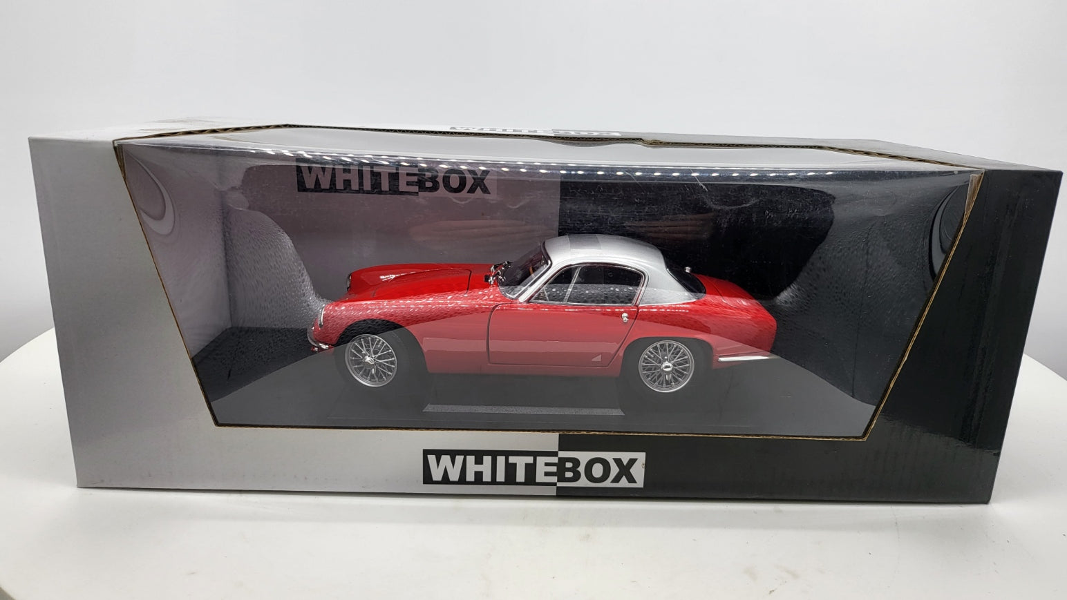 WhiteBox: Lotus Elite Rood/Zilver (1957) - Schaal 1:18