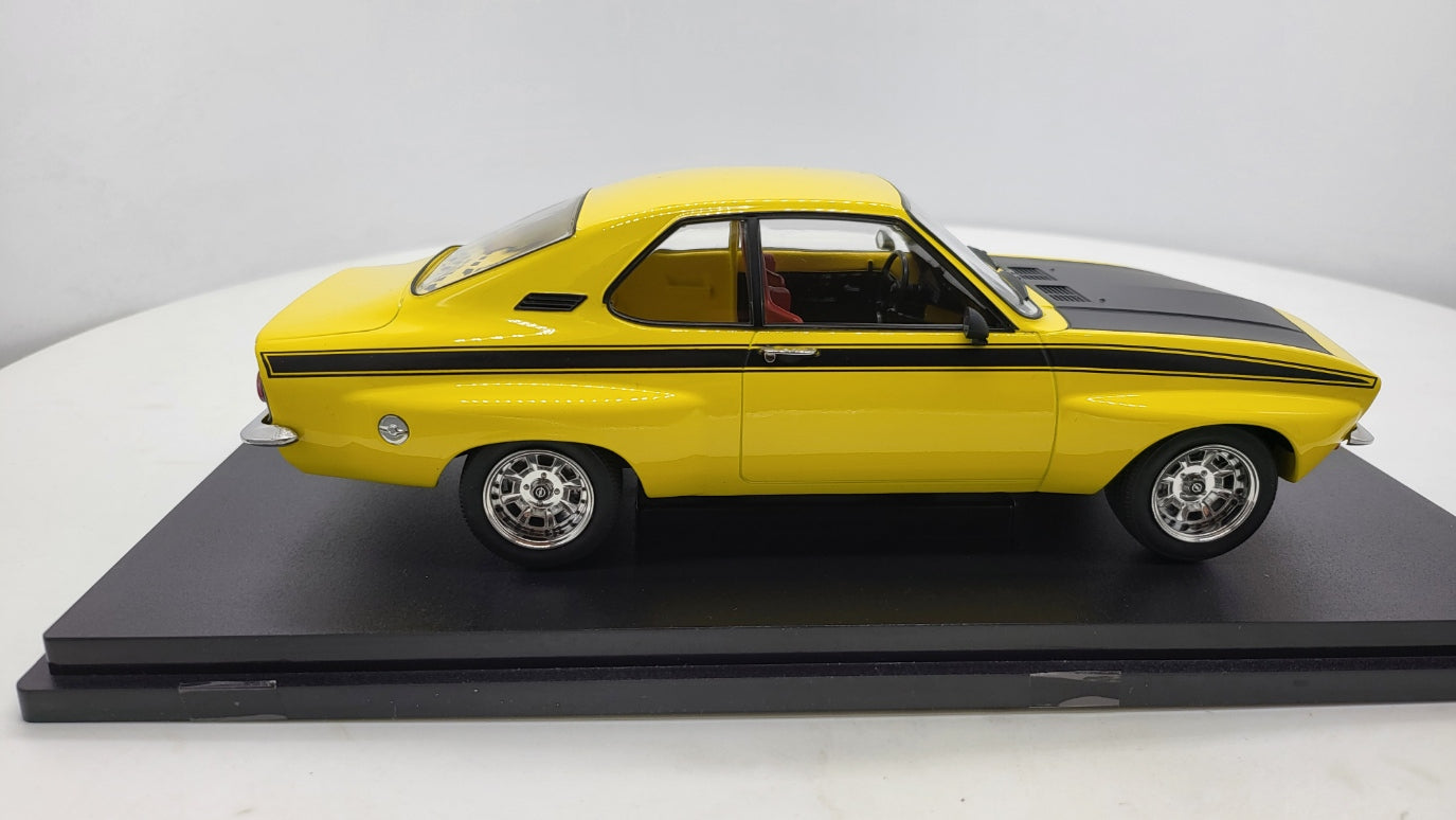 MCG: Opel Manta A Irmscher Geel/Zwart (1974) - Schaal 1:18