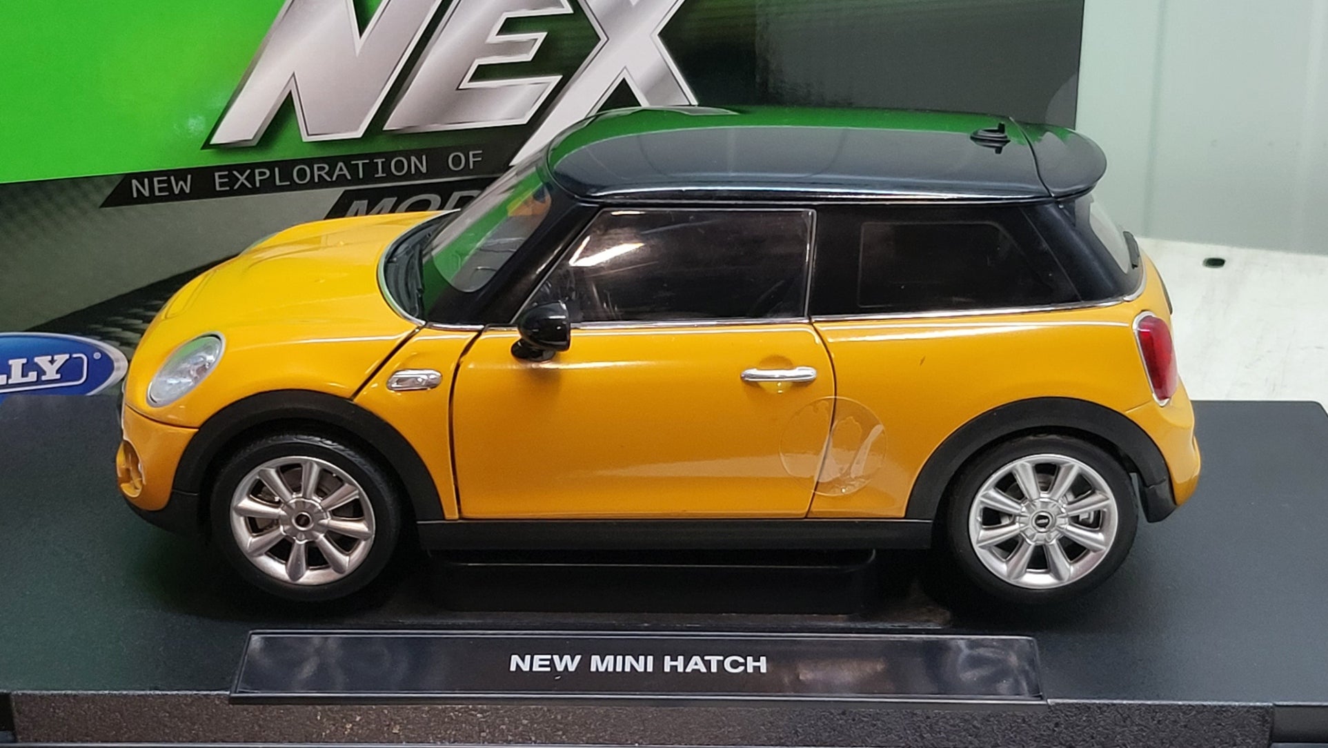 New Mini Cooper S 2014 Oranje/Zwart — Welly NEX 1:18