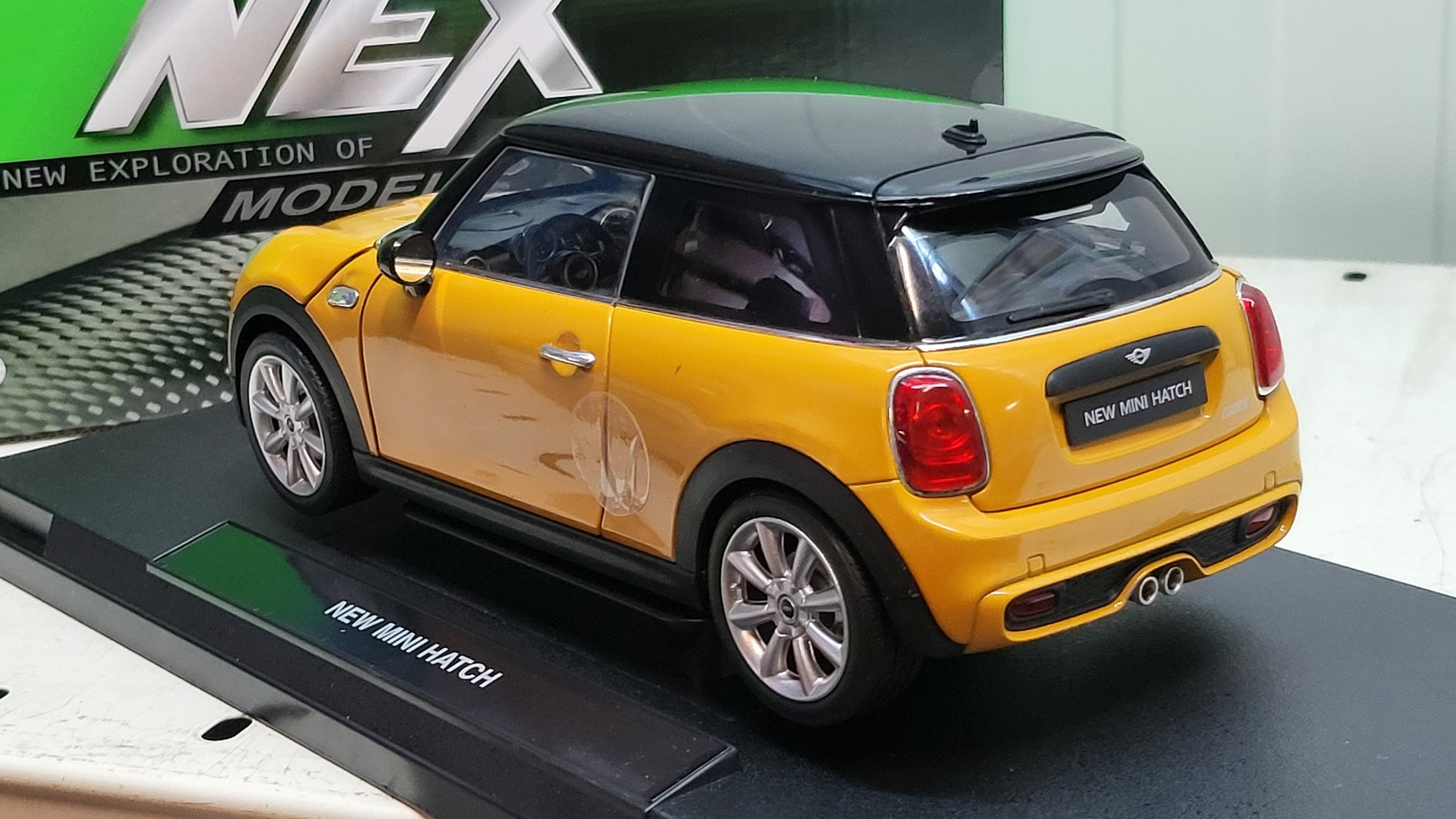 New Mini Cooper S 2014 Oranje/Zwart — Welly NEX 1:18