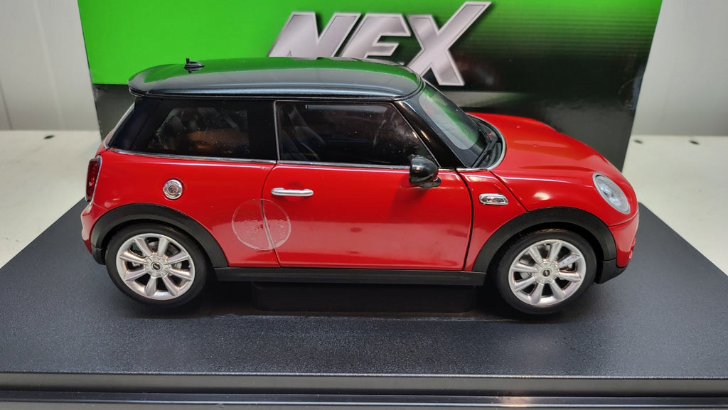 Welly NEX - New Mini Cooper S - Rood/Zwart - 2014 - 1:18