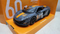 Welly: McLaren 675LT Grijs/Oranje - Schaal 1:24