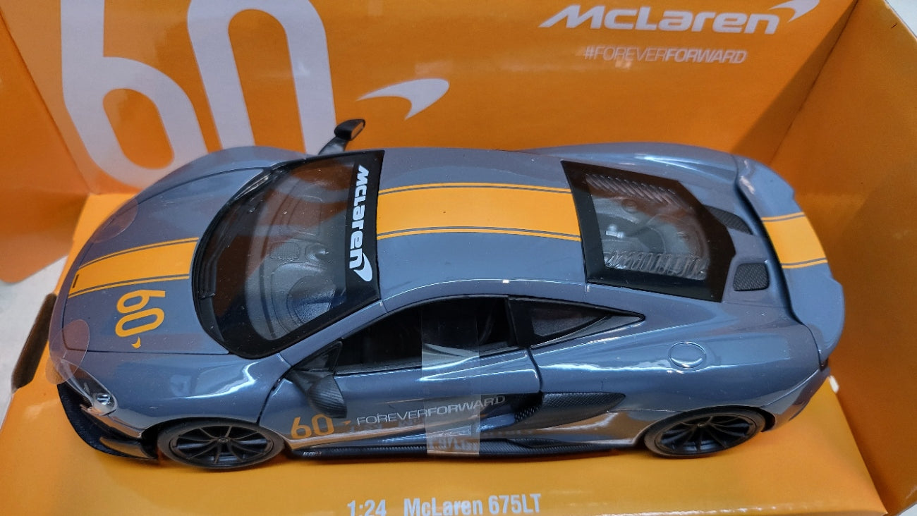Welly: McLaren 675LT Grijs/Oranje - Schaal 1:24