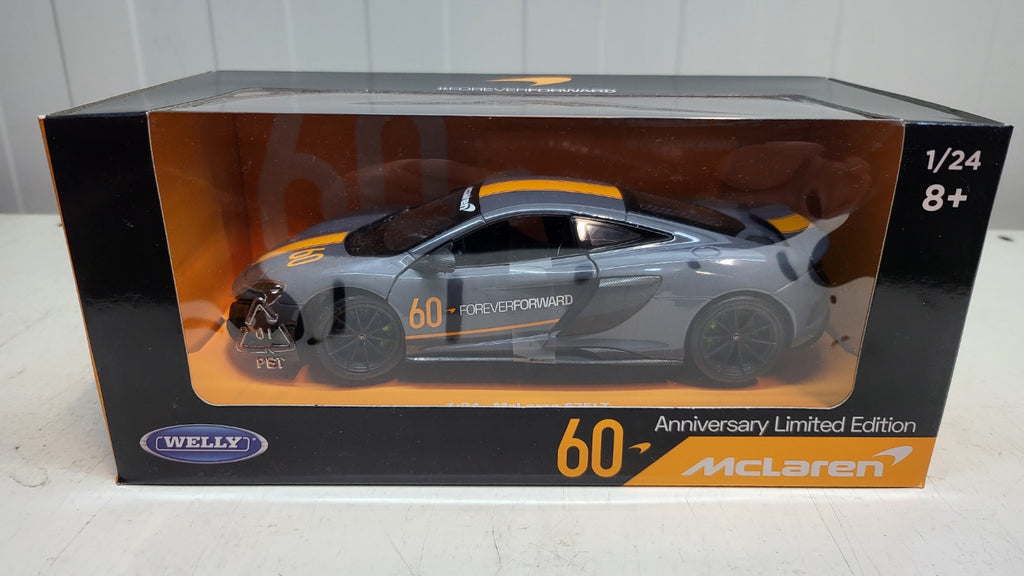 Welly: McLaren 675LT Grijs/Oranje - Schaal 1:24