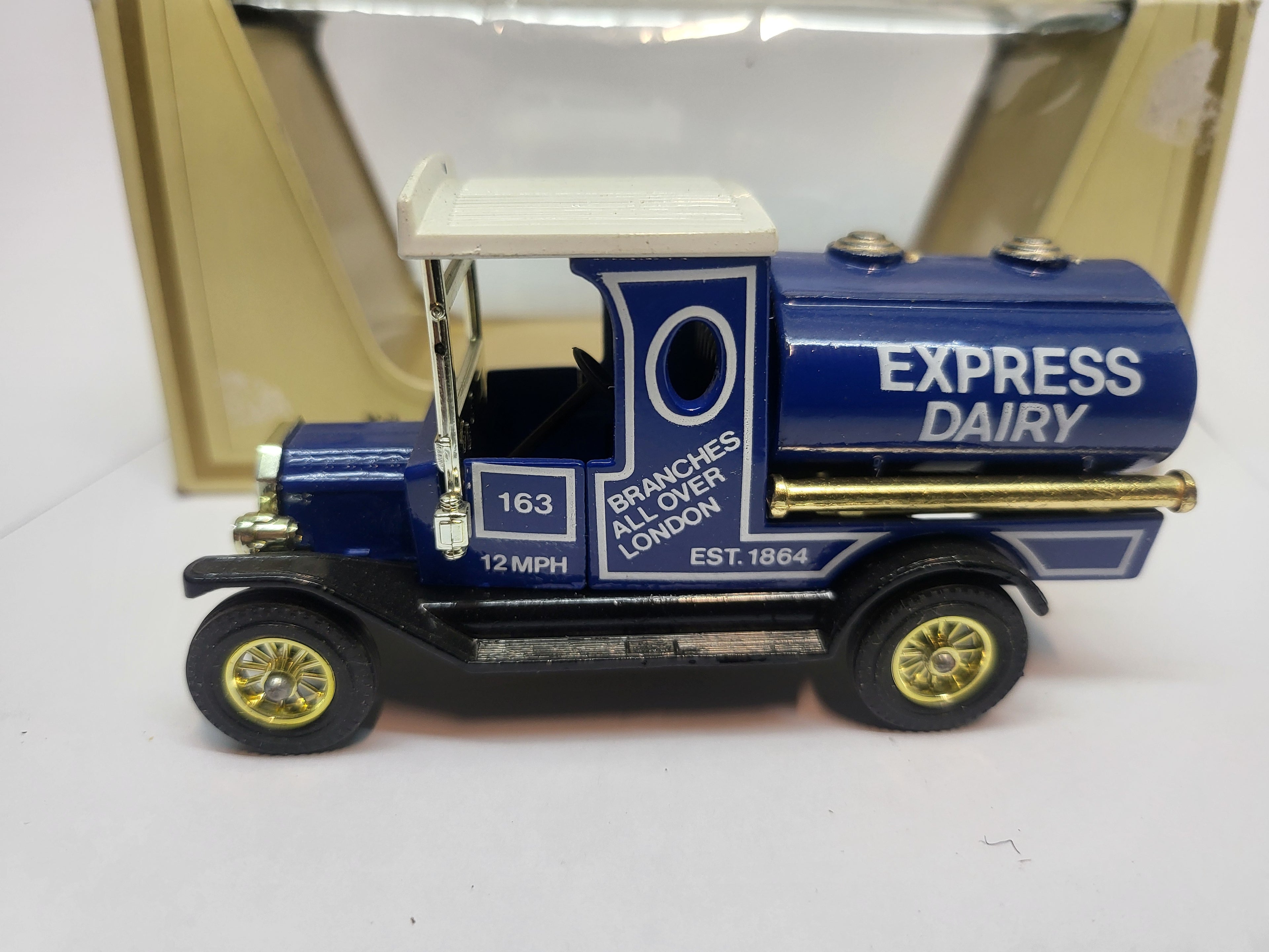 Matchbox Ford Model T Express Dairy 1912 - Models of Yesteryear