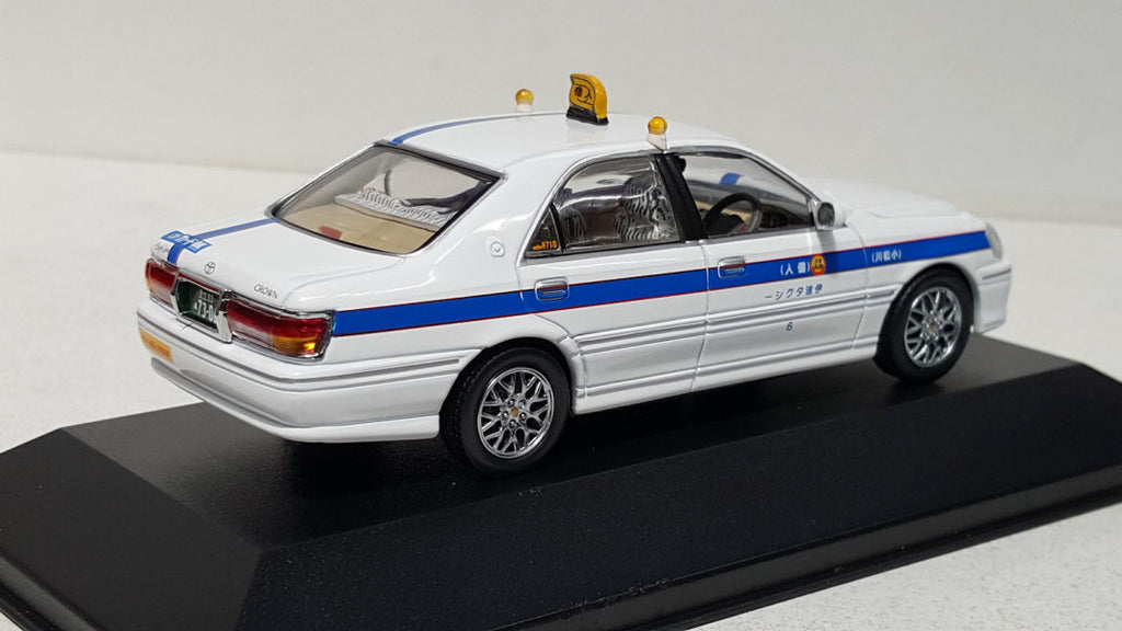 J-Collection Toyota Crown Royal Saloon Taxi Tokyo RHD, 2000 - Schaal 1:43