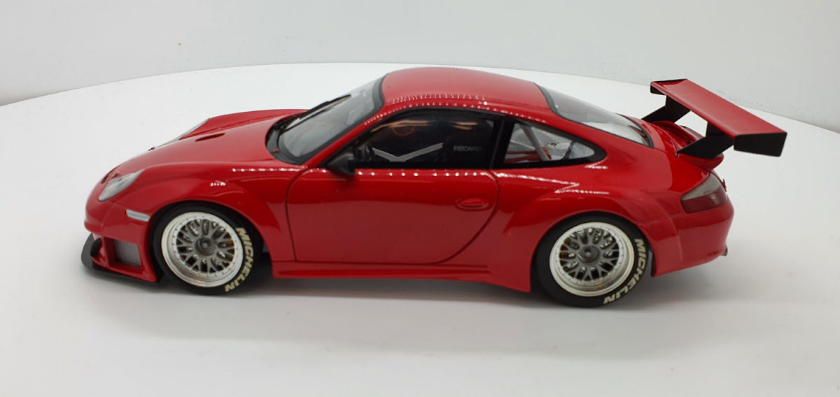 Minichamps: Porsche 911 GT3 RSR Rood Street Version (2004) - Schaal 1:18