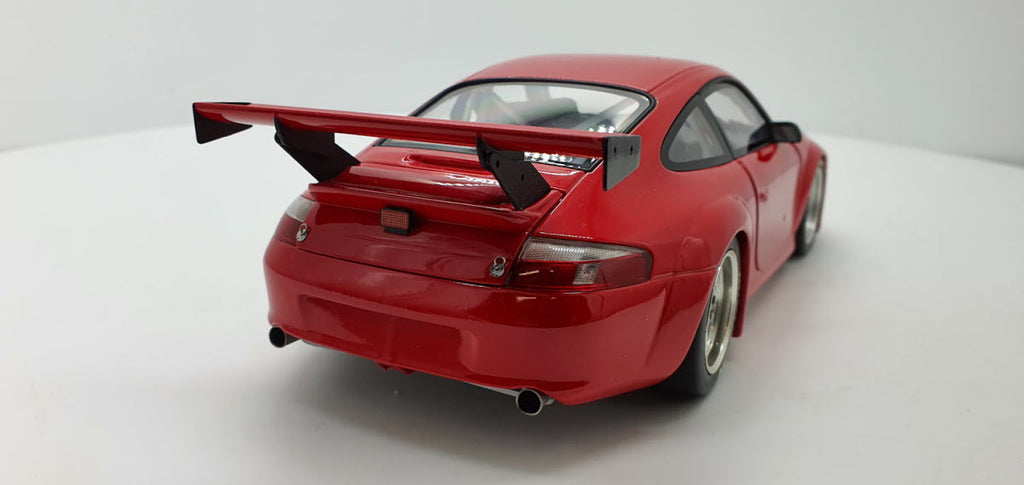 Minichamps: Porsche 911 GT3 RSR Rood Street Version (2004) - Schaal 1:18