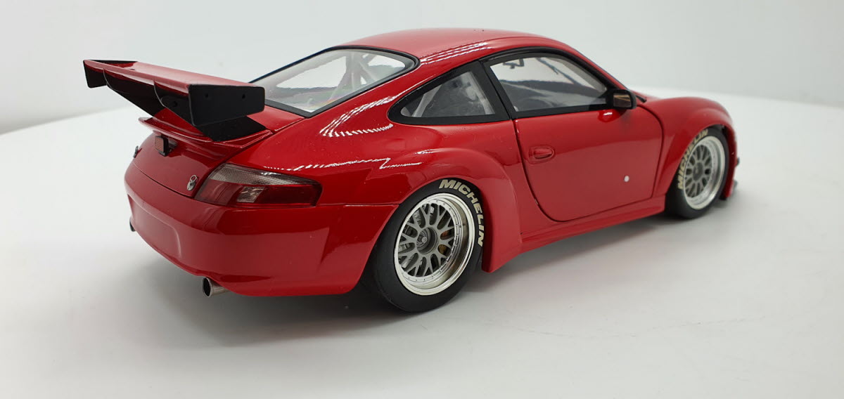 Minichamps: Porsche 911 GT3 RSR Rood Street Version (2004) - Schaal 1:18