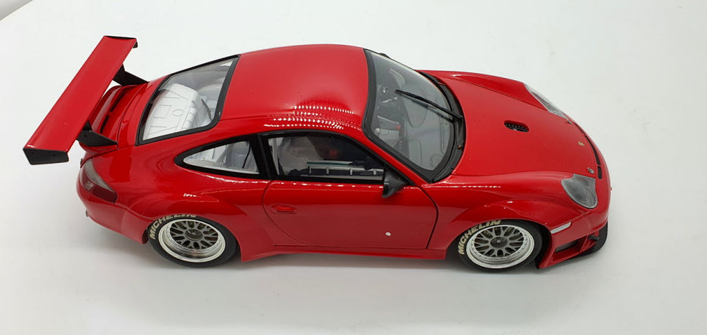 Minichamps: Porsche 911 GT3 RSR Rood Street Version (2004) - Schaal 1:18