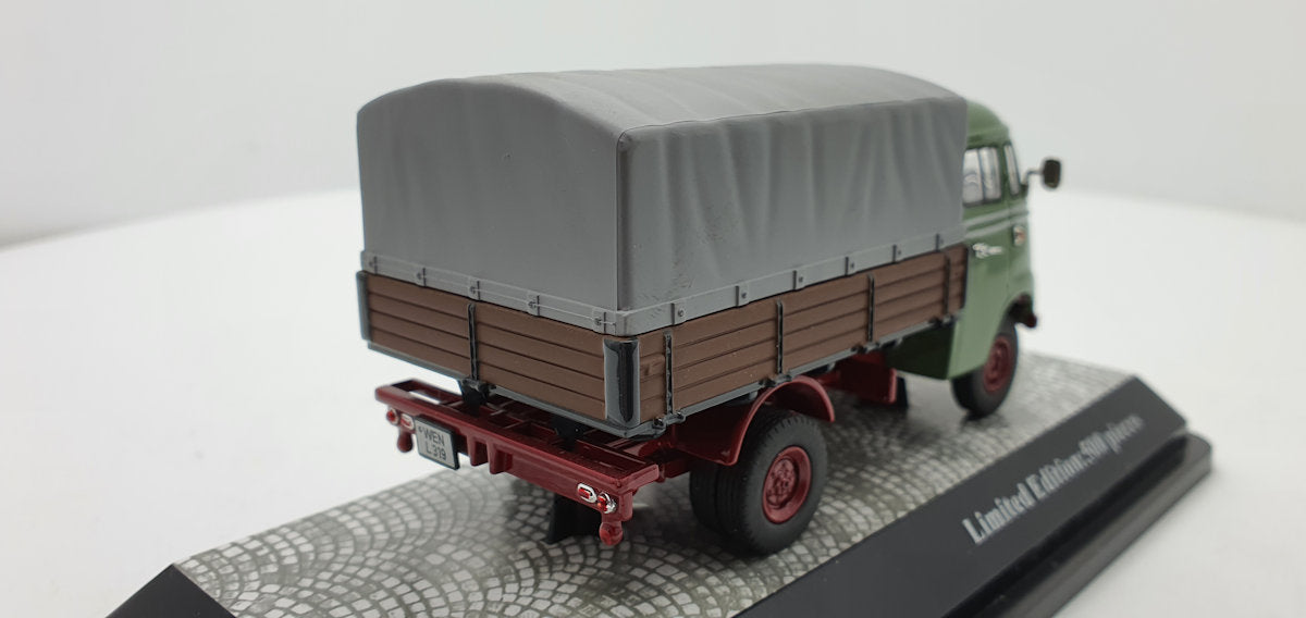 Premium ClassiXXs Mercedes L319 Pritschenwagen - 1:43