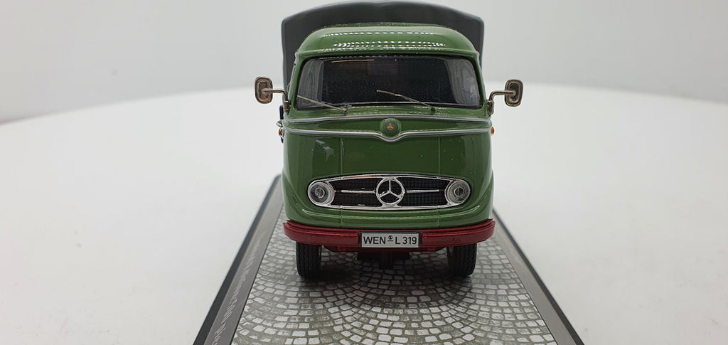 Premium ClassiXXs Mercedes L319 Pritschenwagen - 1:43