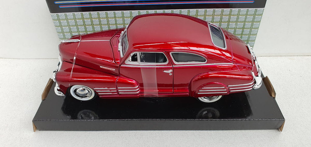 MotorMax Chevrolet Aerosedan Fleetline 1948 – rood – 1:24