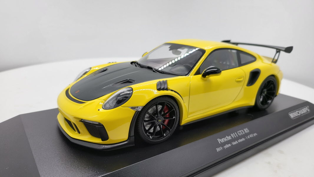 Minichamps: Porsche 911 (991.2) GT3 RS Geel (2019) - Schaal 1:18